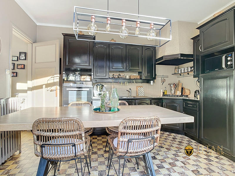 Maison - 333 m² - 10 pièces