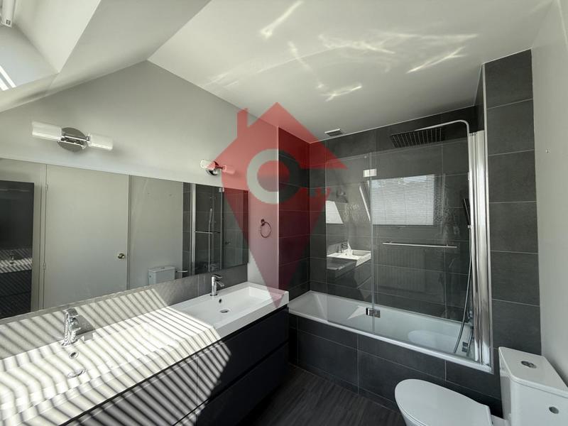 Maison - 194 m² - 8 pièces