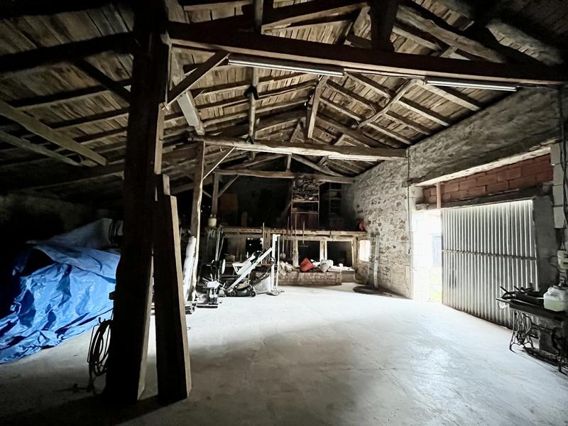 Maison - 411 m² - 7 pièces