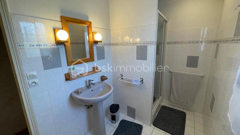 Propriété - 169 m² - 6 pièces