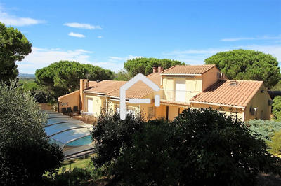 Villa - 237 m² - 10 pièces