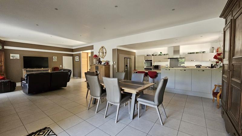 Villa - 196 m² - 6 pièces