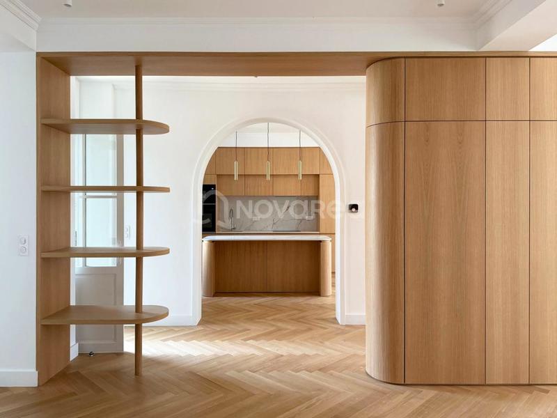 Maison de ville - 247 m² - 7 pièces