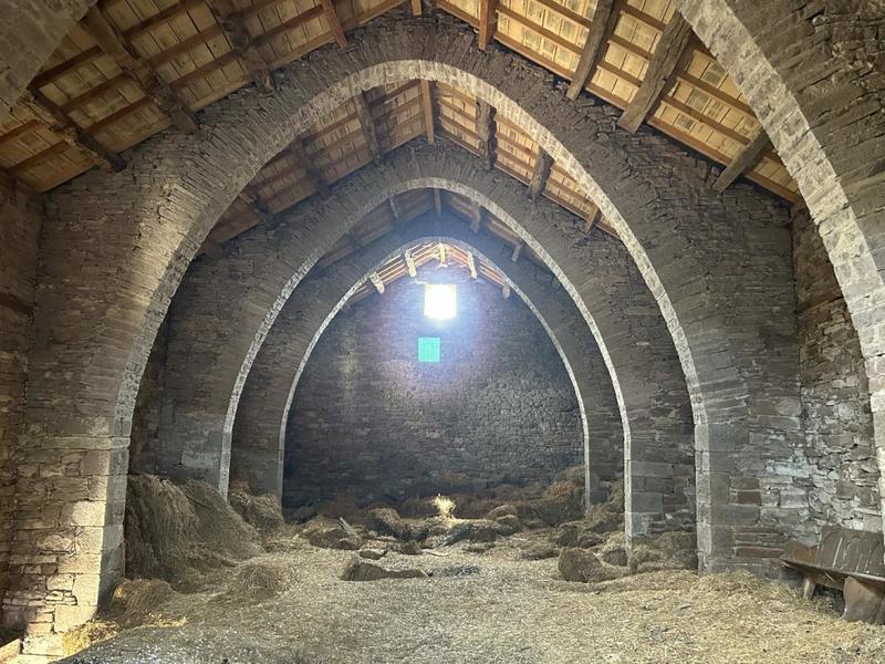 Grange - 300 m² - 2 pièces