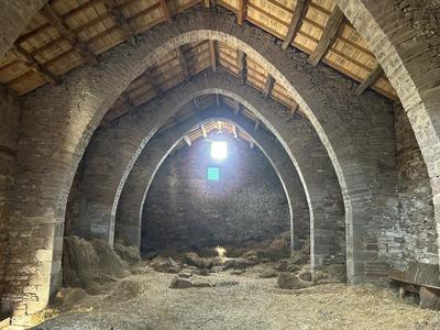 Grange - 300 m² - 2 pièces