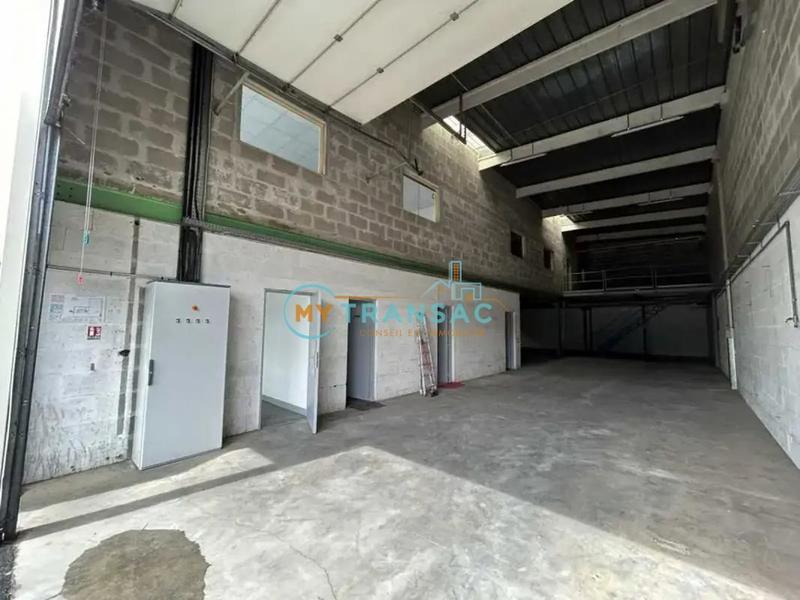 Local d'activités - 582 m²