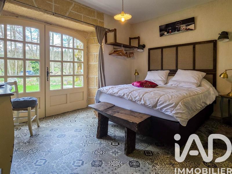 Maison - 225 m² - 9 pièces