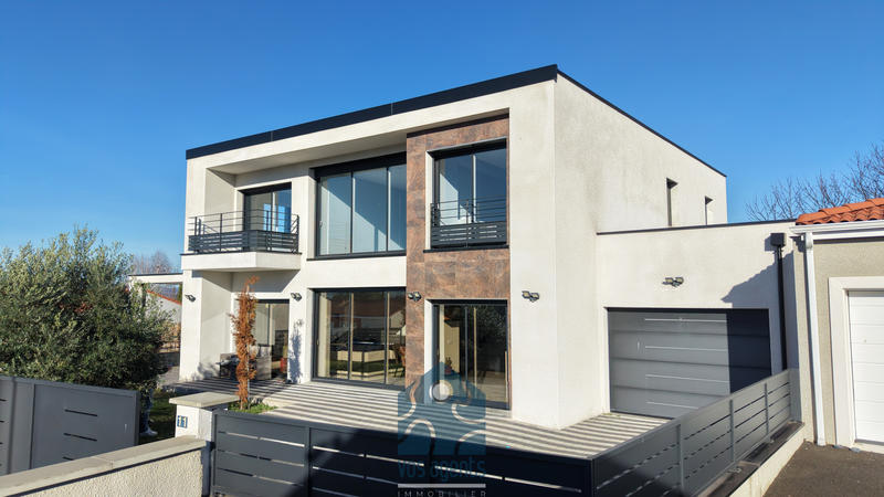 Maison - 224 m² - 6 pièces