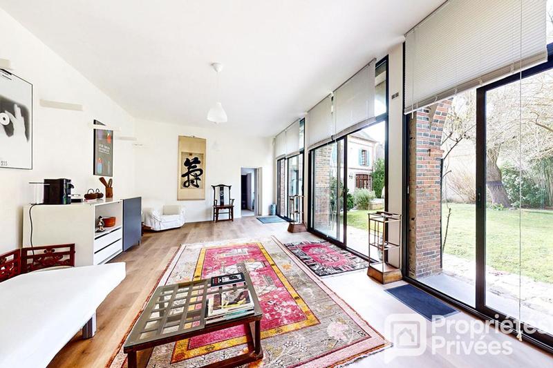 Maison - 331 m² - 11 pièces