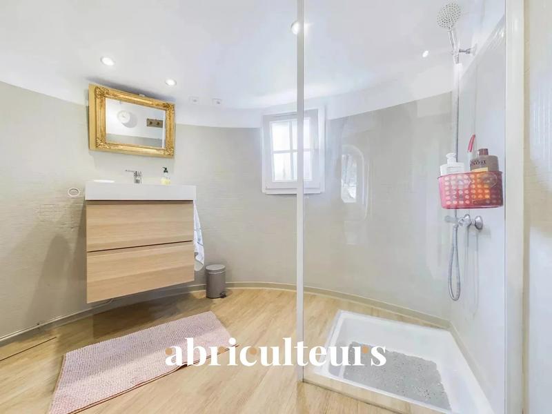 Maison - 235 m² - 8 pièces