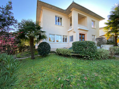 Maison - 210 m² - 7 pièces