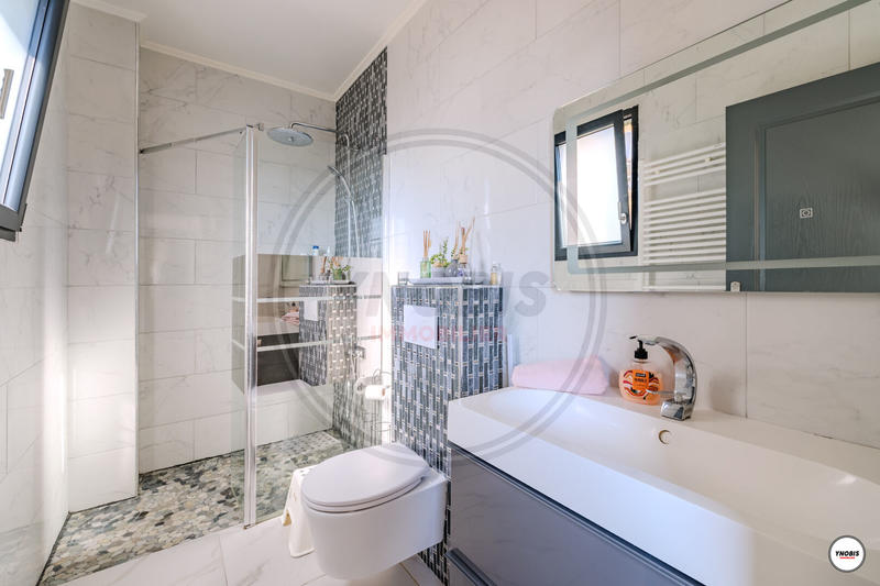 Maison - 187 m² - 7 pièces