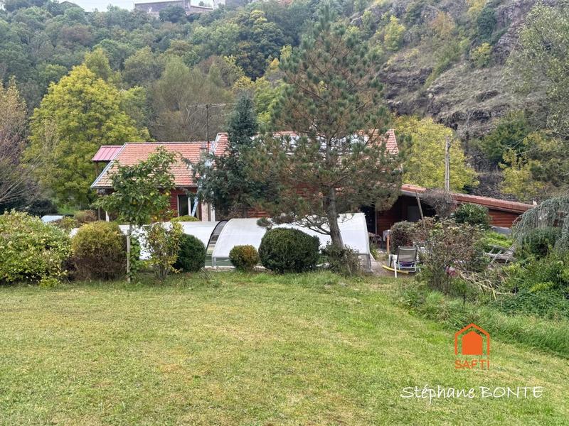 Maison - 230 m² - 5 pièces