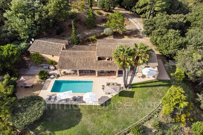 Villa - 215 m² - 6 pièces