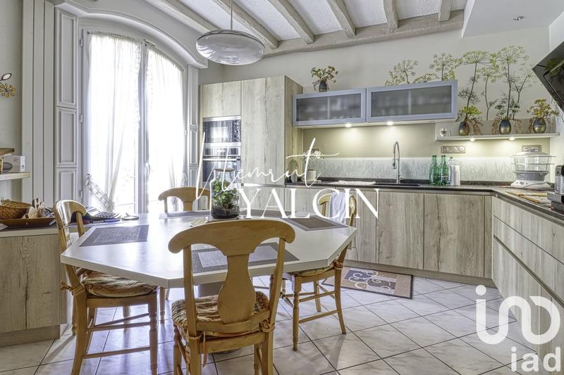 Maison - 233 m² - 8 pièces