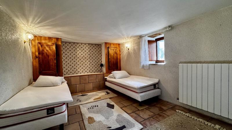 Maison - 220 m² - 9 pièces