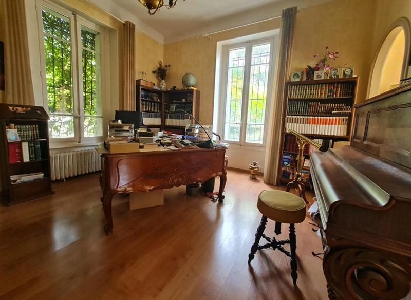 Maison - 330 m² - 10 pièces