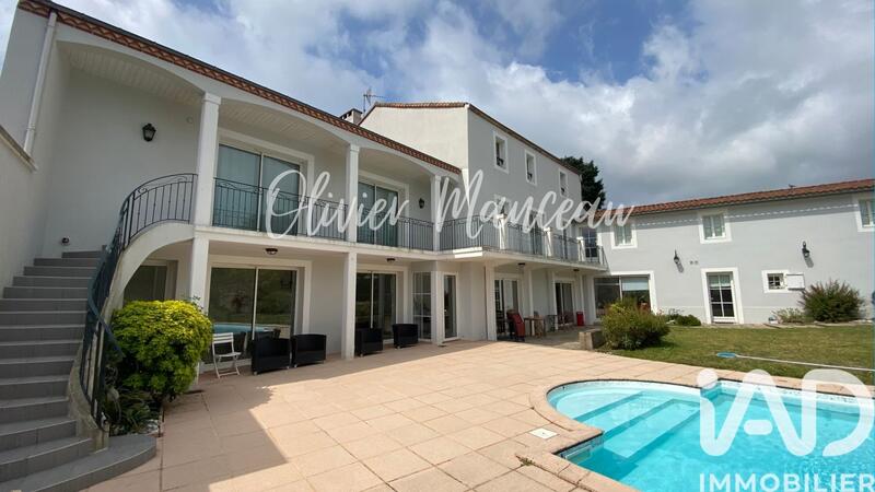 Maison de ville - 424 m² - 12 pièces