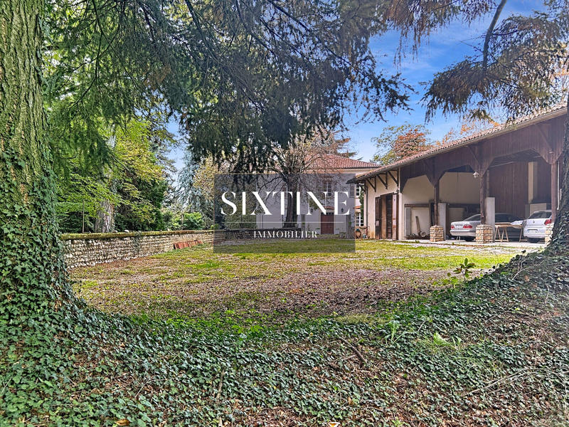 Maison - 312 m² - 9 pièces