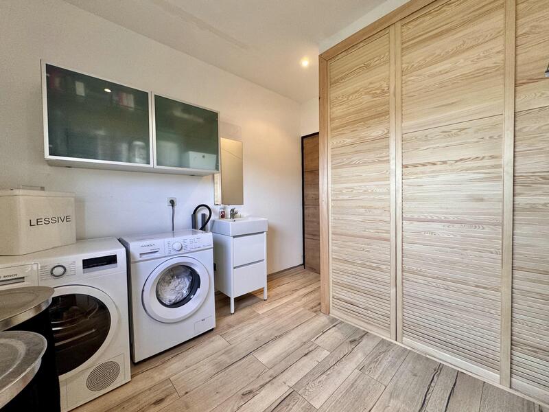 Maison - 255 m² - 8 pièces