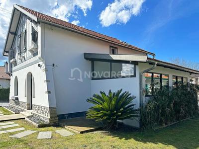 Maison - 169 m² - 8 pièces