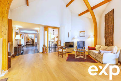 Maison - 230 m² - 6 pièces