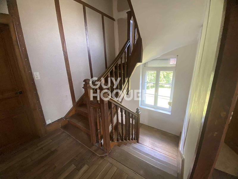 Maison - 240 m² - 12 pièces