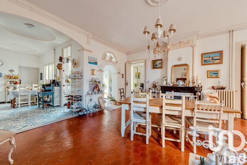 Maison - 366 m² - 26 pièces