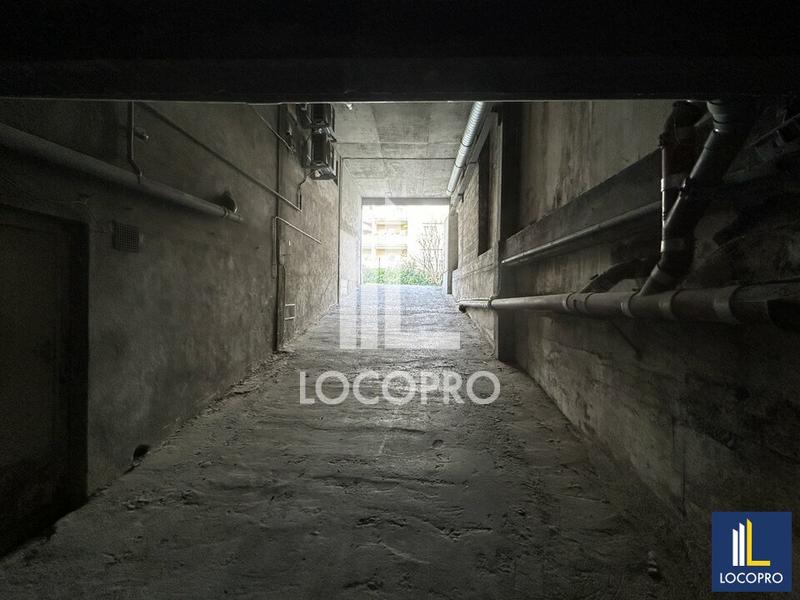 Local d'activité / Entrepôt - 210 m²