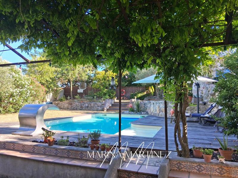 Maison - 231 m² - 7 pièces