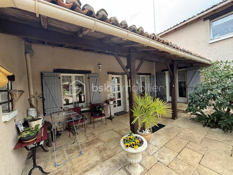 Maison - 196 m² - 7 pièces