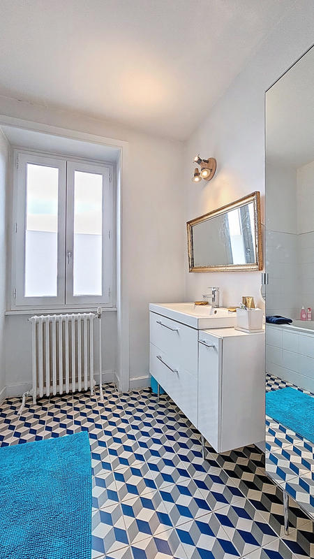 Maison - 284 m² - 8 pièces