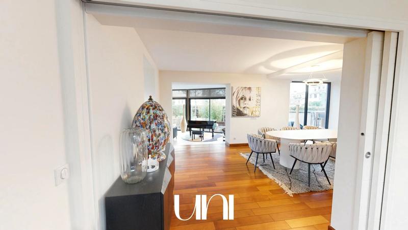 Maison - 210 m² - 6 pièces