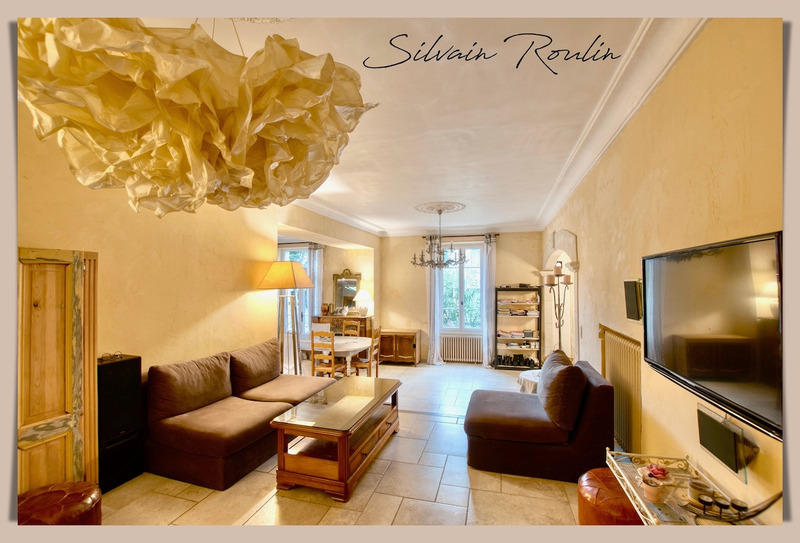 Maison - 320 m² - 8 pièces