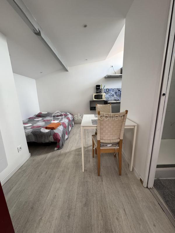 Studio - 85 m² - 4 pièces