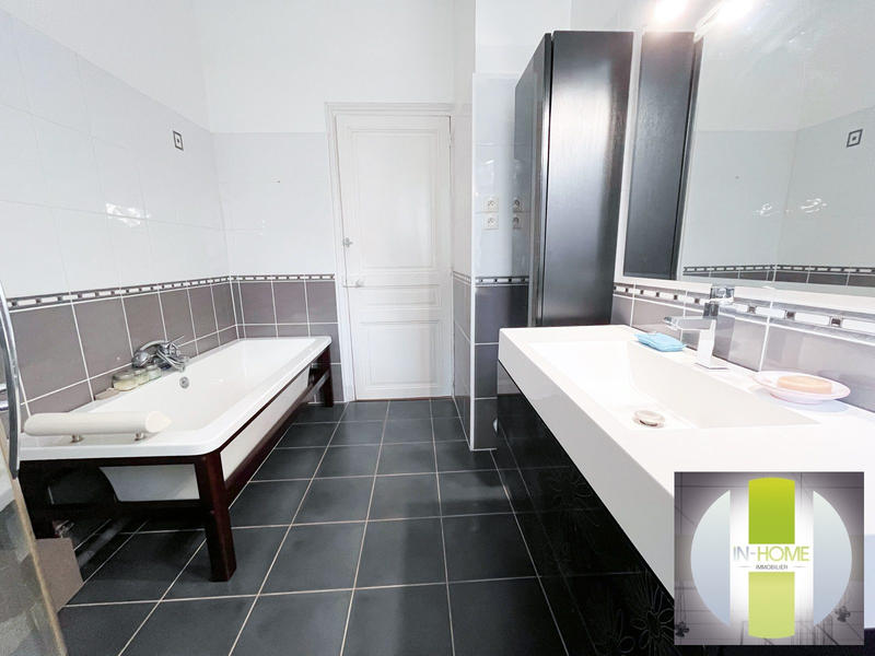 Maison - 272 m² - 2 pièces