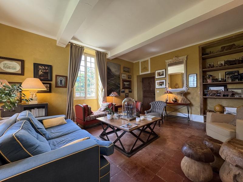 Maison - 398 m² - 12 pièces