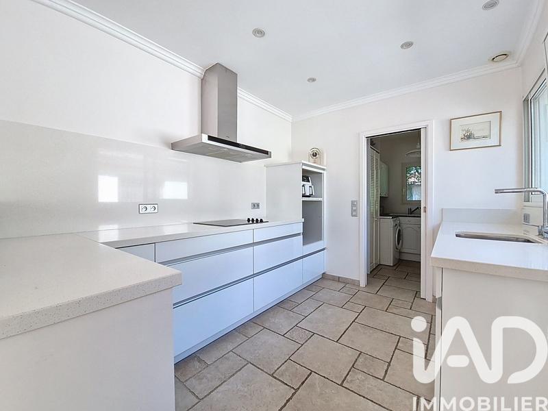 Maison - 305 m² - 9 pièces