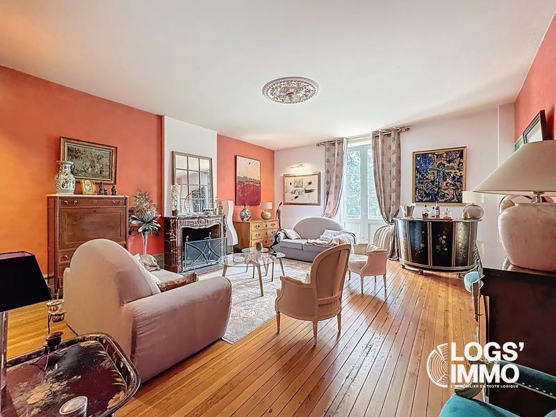 Maison - 347 m² - 10 pièces