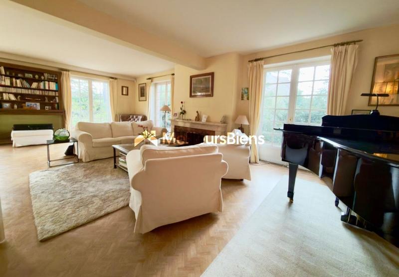 Maison - 166 m² - 7 pièces