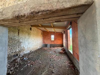 Maison - 260 m² - 1 pièce