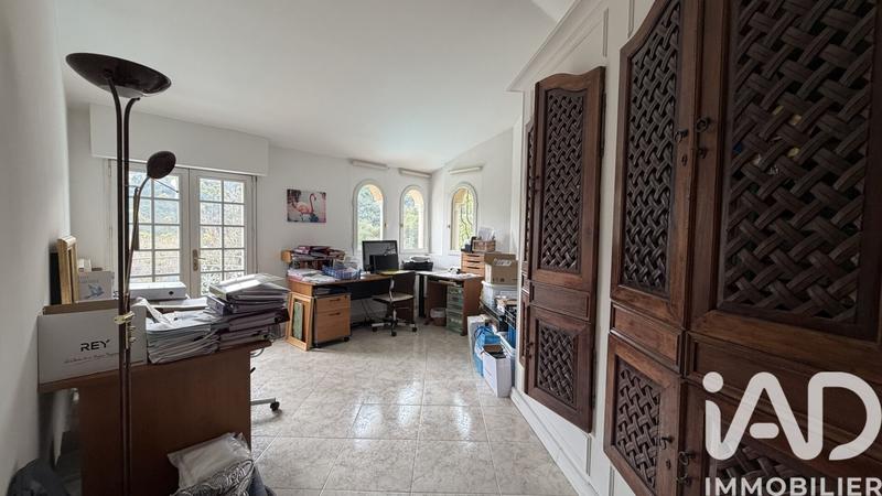 Maison - 231 m² - 7 pièces