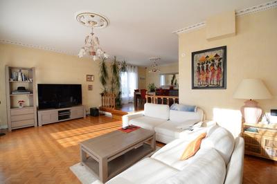 Maison - 229 m² - 8 pièces