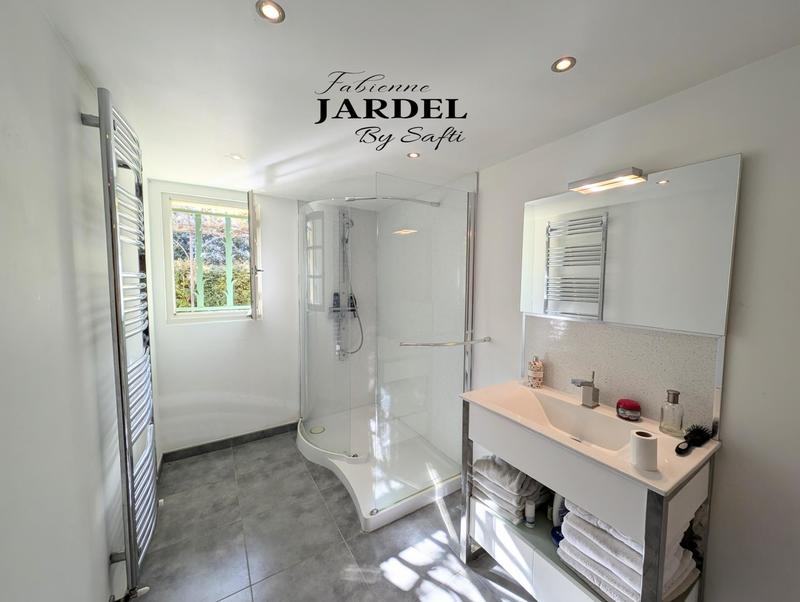 Maison - 170 m² - 6 pièces