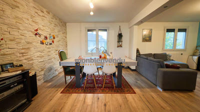 Maison - 99 m² - 5 pièces