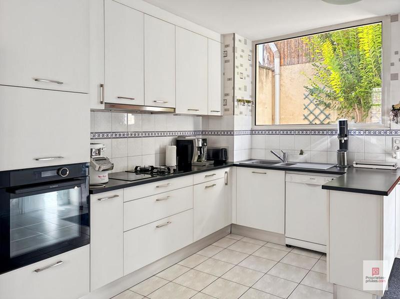 Maison - 244 m² - 10 pièces