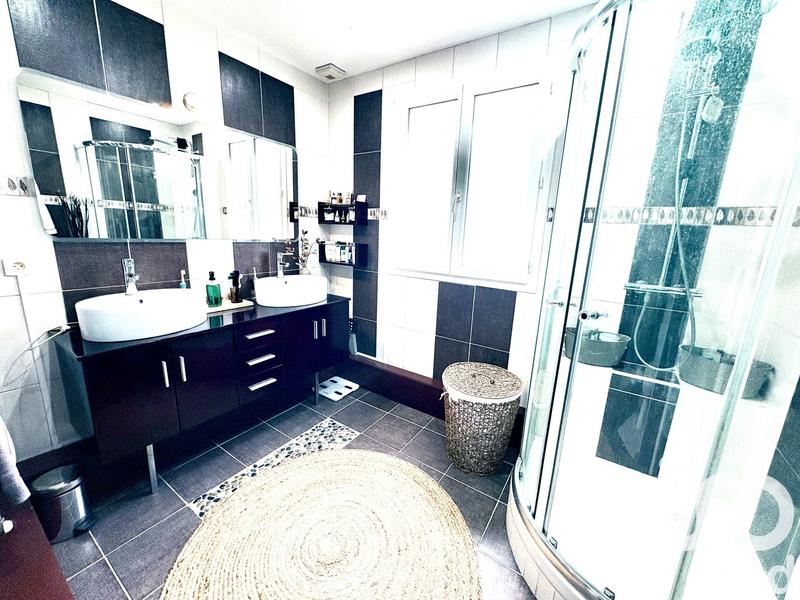 Maison - 98 m² - 5 pièces