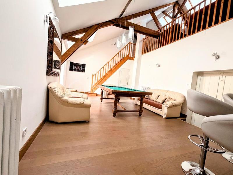 Maison - 289 m² - 12 pièces