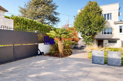 Maison - 96 m² - 5 pièces