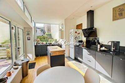 Maison - 227 m² - 8 pièces